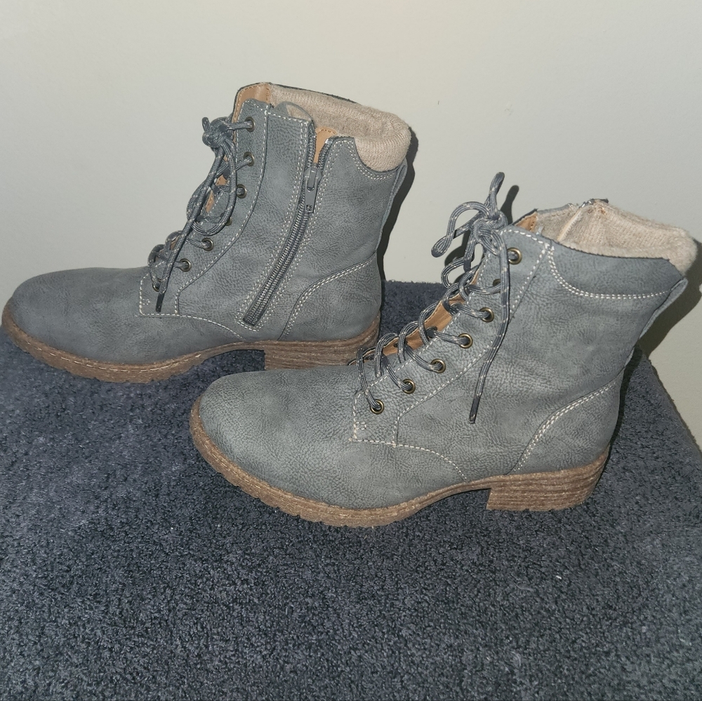 B.O.C Claudia Grey Faux Leather Padded Collar Side Zipper Size 7.5